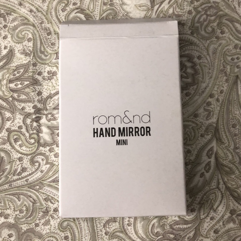❤️ 3/$20 ❤️  Rom&nd Mini Hand Mirror & Sticker - Picture 3 of 3
